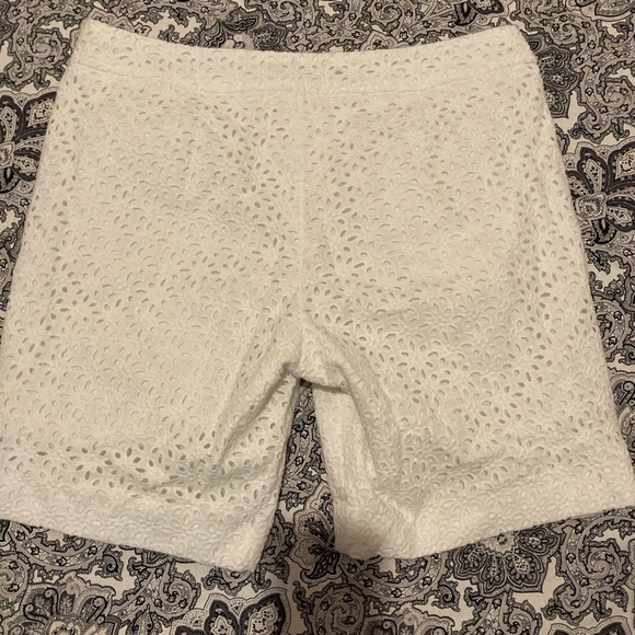 SAN TROPEZ WEST sz8 WHITE EYELET PATTERNED SHORTS - Picture 3 of 5